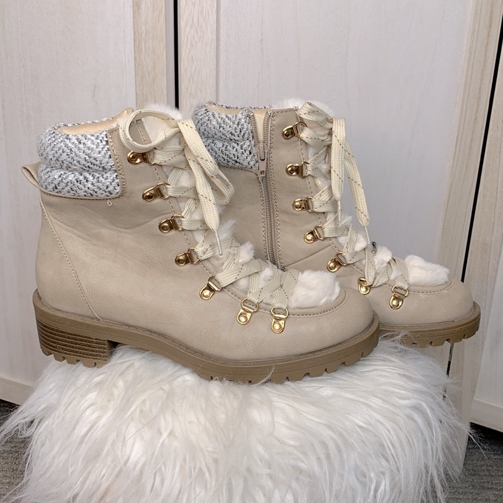 Faux fur detail, lace-up boots